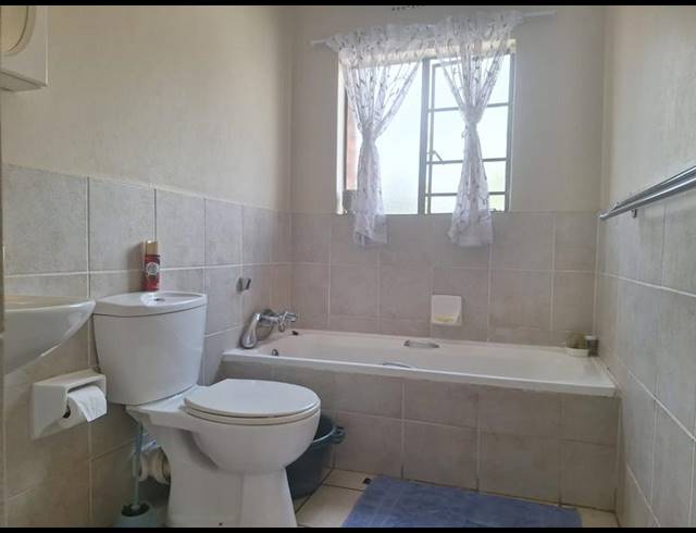 2 BEDROOM TOWNHOUSE FOR SALE IN DALVIEW